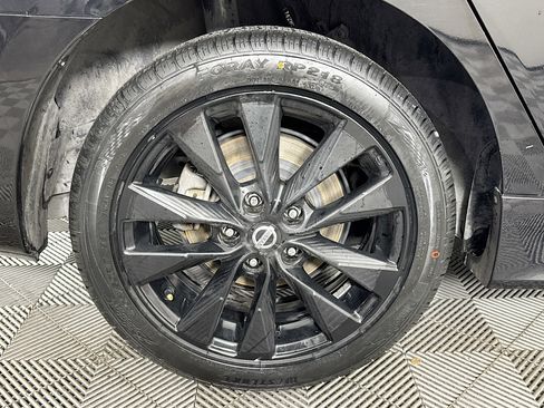 Used 2017 Nissan Sentra SR Turbo w/ SR Midnight Edition image 32