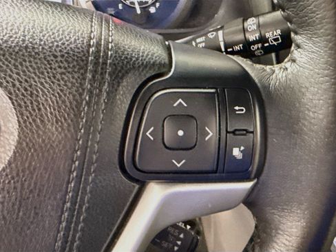 Used 2017 Toyota Sienna XLE w/ XLE Navigation Package FWD image 15
