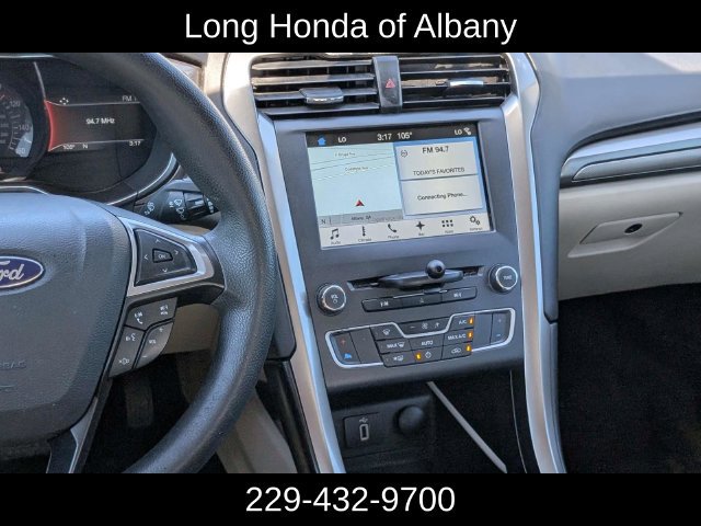 Used 2017 Ford Fusion SE w/ Fusion SE Technology Package FWD image 17