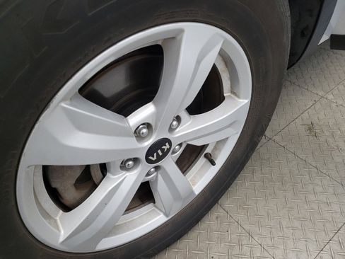 Used 2021 Kia Sorento LX image 31