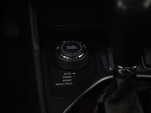 Used 2020 Jeep Cherokee Limited AWD/4WD image 21