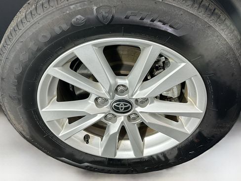 Used 2025 Toyota Camry LE image 11