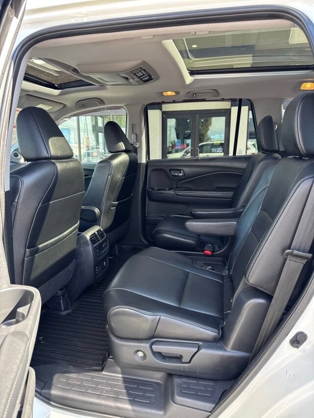 Used 2018 Honda Pilot Elite image 12