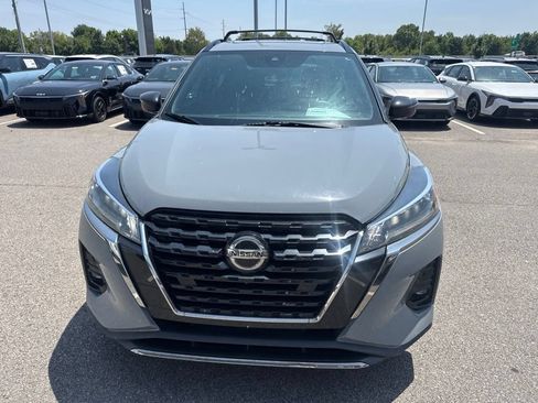 Used 2021 Nissan Kicks SR w/ SR Premium Package FWD image 4