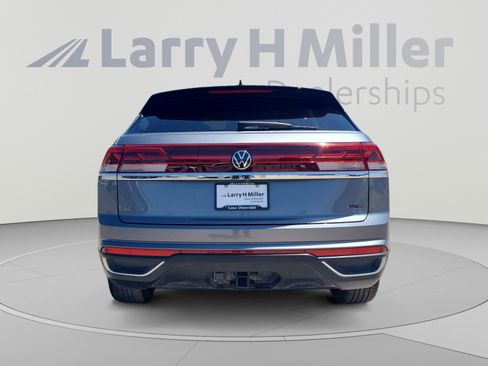 Used 2024 Volkswagen Atlas Cross Sport SE AWD/4WD image 4