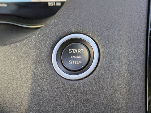 Used 2021 Jaguar E-PACE SE image 28