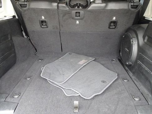 Used 2018 Jeep Wrangler Unlimited Sahara w/ Uconnect 4C Nav & Sound Group image 9