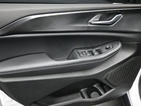 New 2025 Jeep Grand Cherokee Altitude AWD/4WD image 11