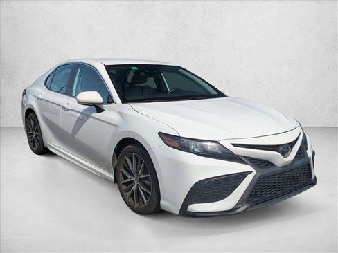Used 2024 Toyota Camry SE w/ Convenience Package FWD image 3