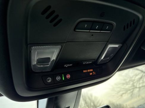 Used 2022 Chevrolet Traverse Premier image 28