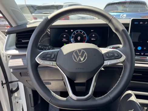 Used 2026 Volkswagen Tiguan SE AWD/4WD image 18