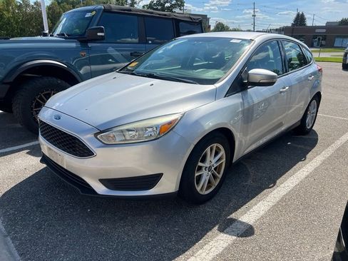 Used 2015 Ford Focus SE FWD image 2