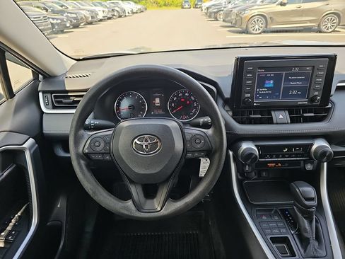 Used 2022 Toyota RAV4 LE AWD/4WD image 13