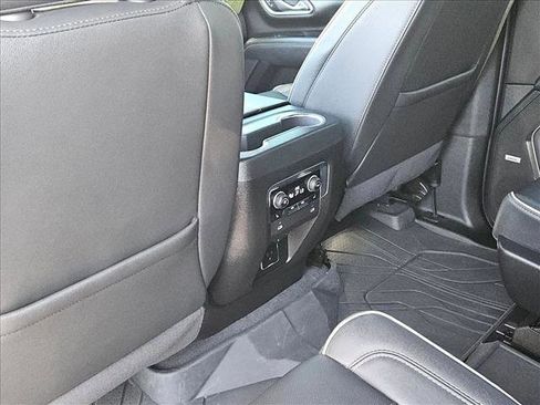 Used 2024 Chevrolet Suburban Premier image 16