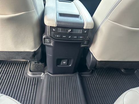 Used 2025 Toyota Grand Highlander Limited image 21