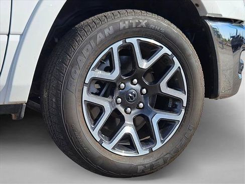 Used 2026 RAM 1500 Laramie AWD/4WD image 15