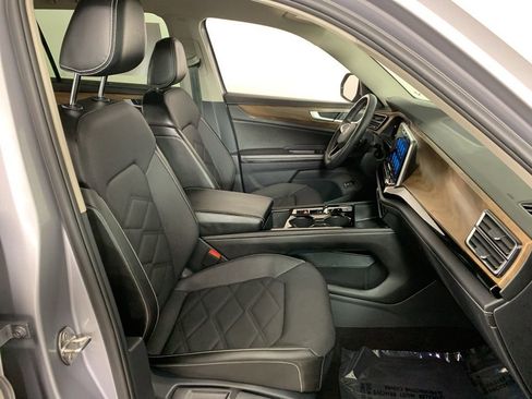 Used 2024 Volkswagen Atlas SE AWD/4WD image 39