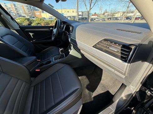 Used 2024 Volkswagen Jetta SE image 36