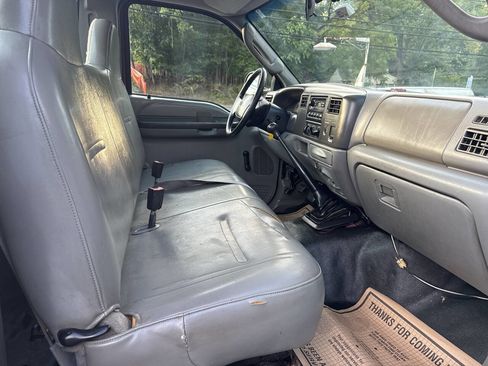 Used 2004 Ford F350 2WD Regular Cab DRW Super Duty image 11