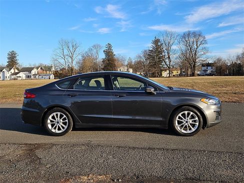 Used 2019 Ford Fusion SE image 4