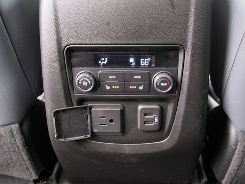 Used 2023 Buick Enclave Premium image 18