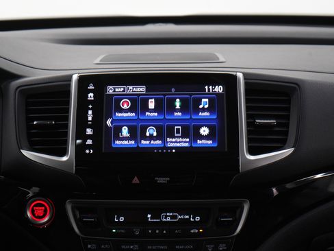 Used 2018 Honda Pilot Touring image 16
