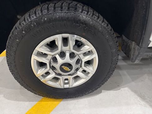 Used 2025 Chevrolet Silverado 2500 LT w/ Convenience Package image 37