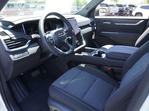 New 2025 GMC Acadia Elevation image 17