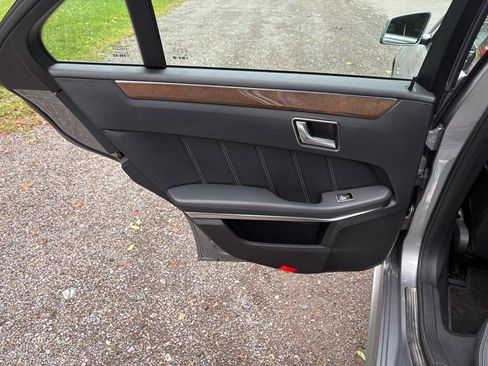 Used 2014 Mercedes-Benz E 550 4MATIC Sedan image 15