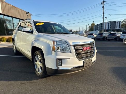 Used 2017 GMC Terrain SLE w/ Convenience Package FWD image 2
