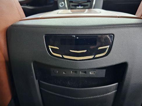 Used 2019 Cadillac Escalade Luxury AWD/4WD image 21