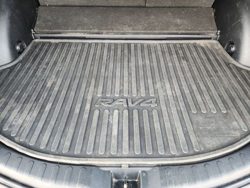 Used 2018 Toyota RAV4 XLE image 35