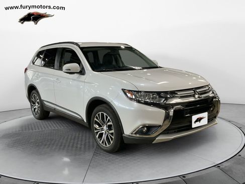 Used 2016 Mitsubishi Outlander ES image 1