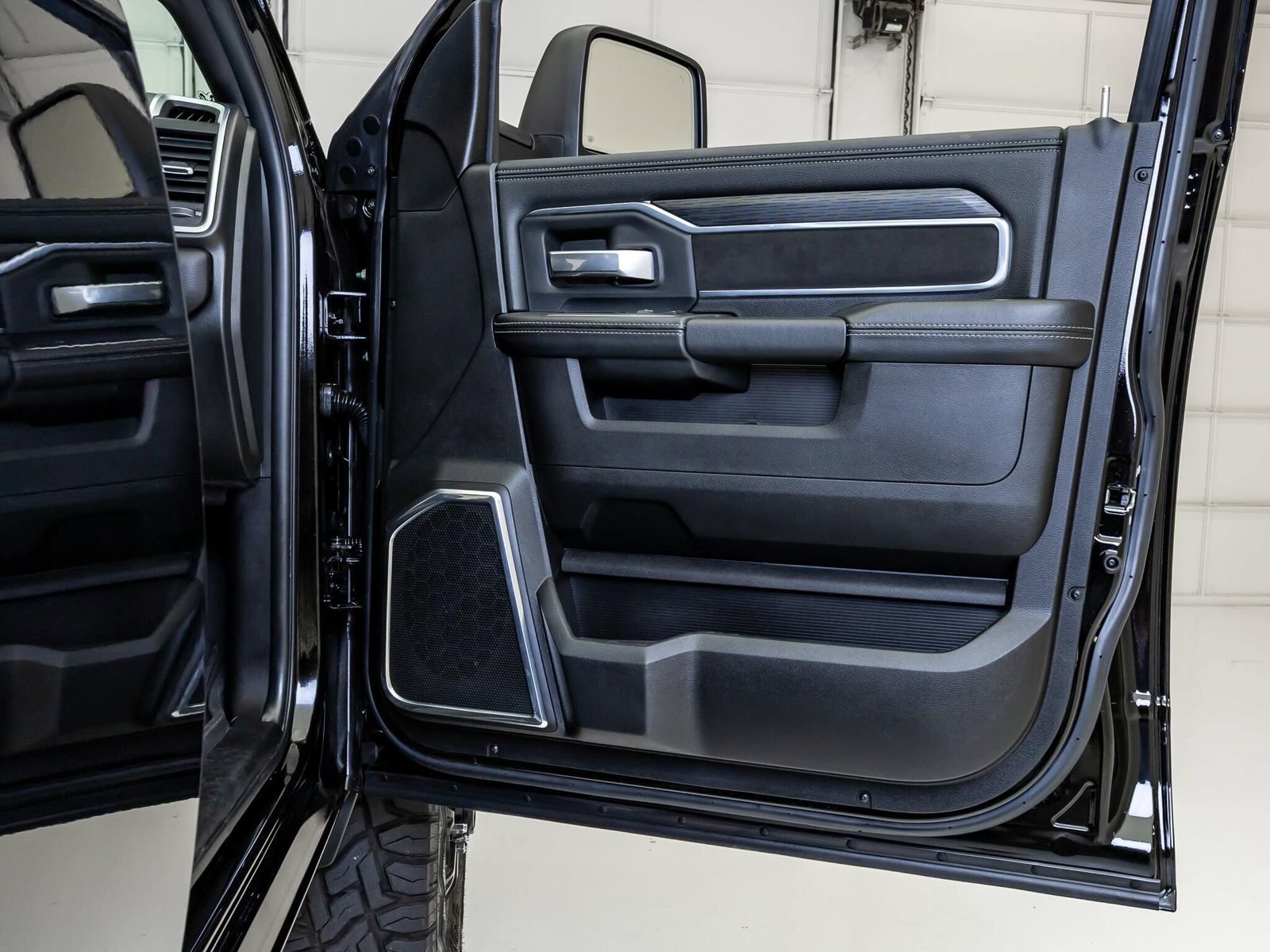Used 2024 RAM 3500 Laramie w/ Night Edition AWD/4WD image 37