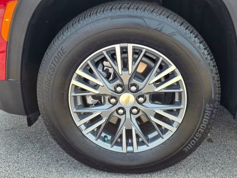 Used 2026 Chevrolet Traverse LT w/ Driver Confidence Package FWD image 6
