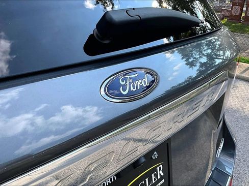 Certified 2023 Ford Explorer Limited w/ Limited Technology Package AWD/4WD image 32