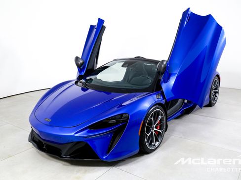 Used 2025 McLaren Artura Spider image 6