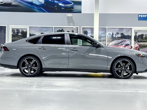 Used 2024 Honda Accord Sport image 8