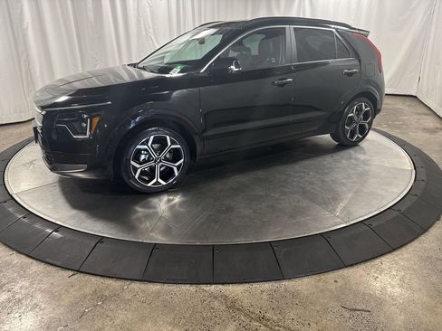 Certified 2025 Kia Niro SX Touring image 1