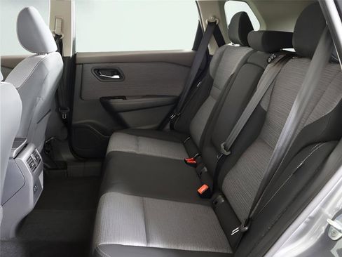 Used 2023 Nissan Rogue SV image 31