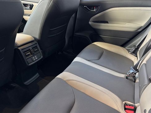 Certified 2025 Subaru Forester Limited image 17