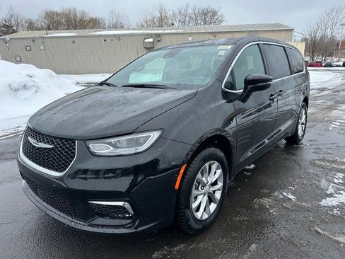 New 2026 Chrysler Pacifica Select image 6