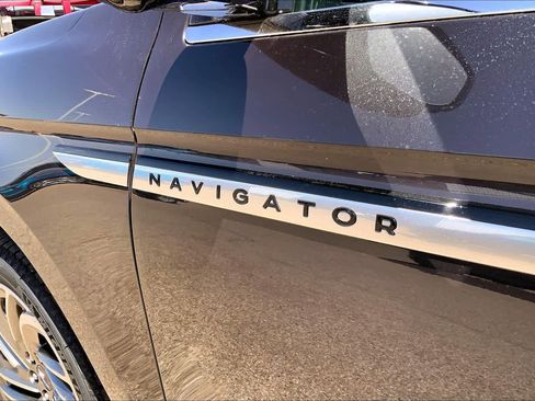 New 2026 Lincoln Navigator Reserve AWD/4WD image 15