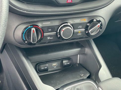 Used 2025 Kia Soul LX image 18