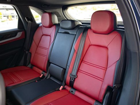 Certified 2026 Porsche Cayenne AWD/4WD image 26