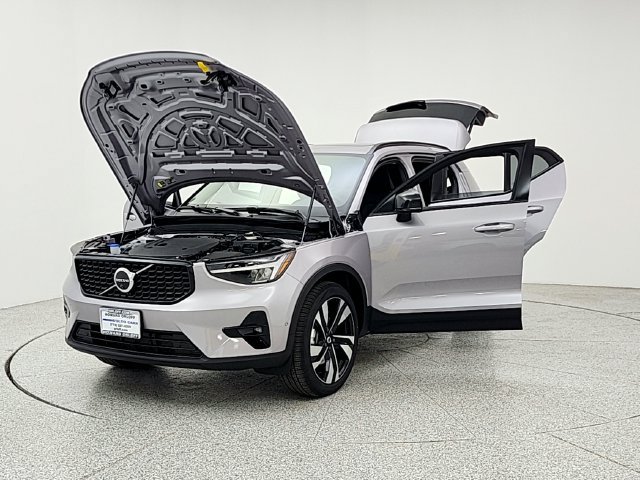 New 2026 Volvo XC40 B5 Plus w/ Climate Package AWD/4WD image 9