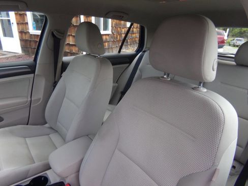 Used 2018 Volkswagen Golf S image 25