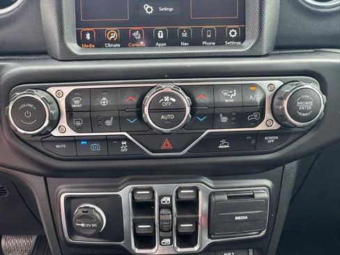 Used 2021 Jeep Wrangler Unlimited Sahara w/ Dual Top Group AWD/4WD image 27