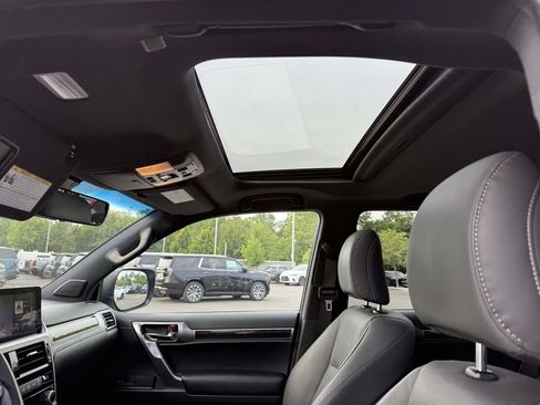 Used 2023 Lexus GX 460 Premium w/ Accessory Package AWD/4WD image 20