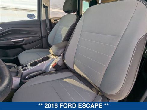 Used 2016 Ford Escape SE w/ Equipment Group 201A FWD image 21